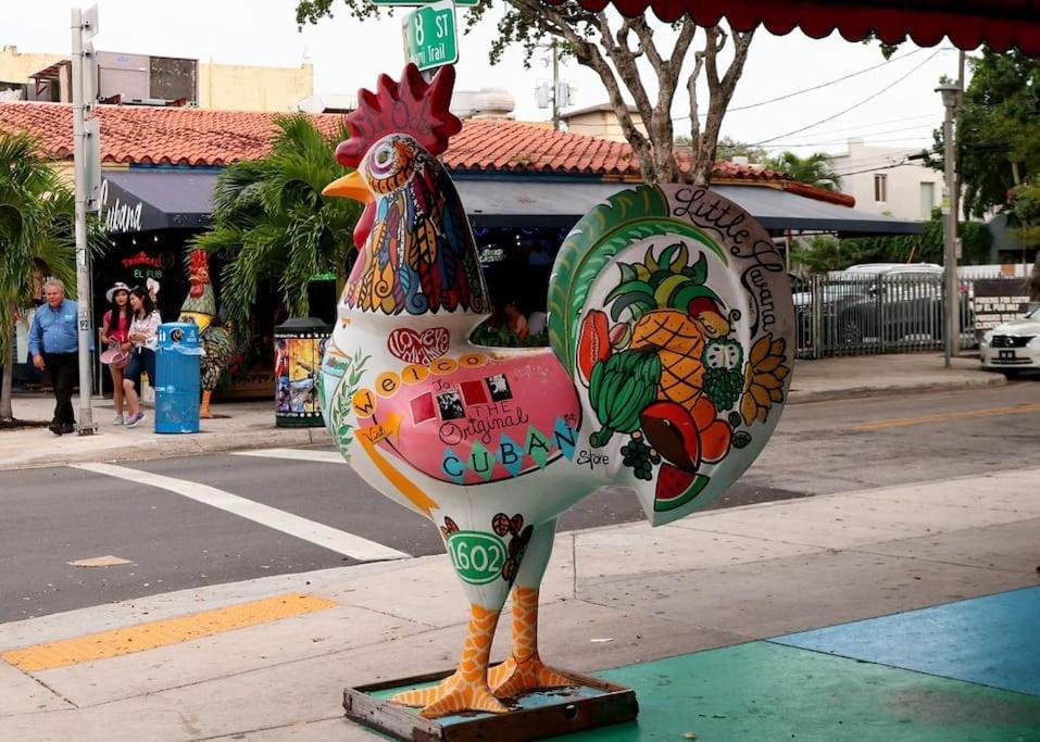 Amazing Experience In Calle Ocho Miami Kültér fotó