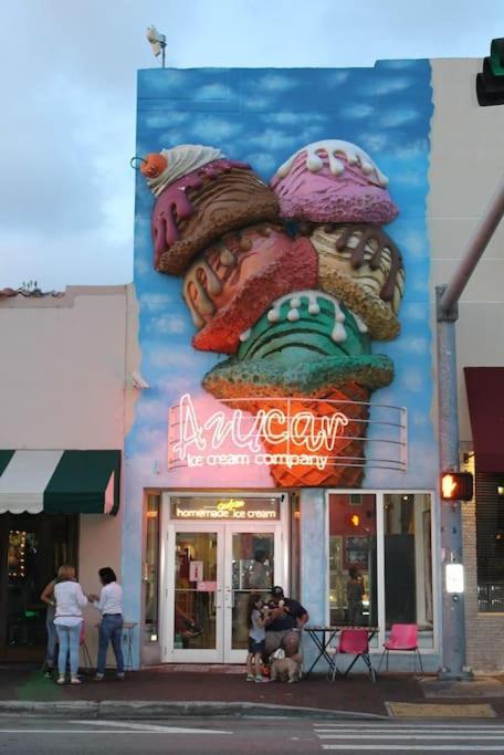 Amazing Experience In Calle Ocho Miami Kültér fotó